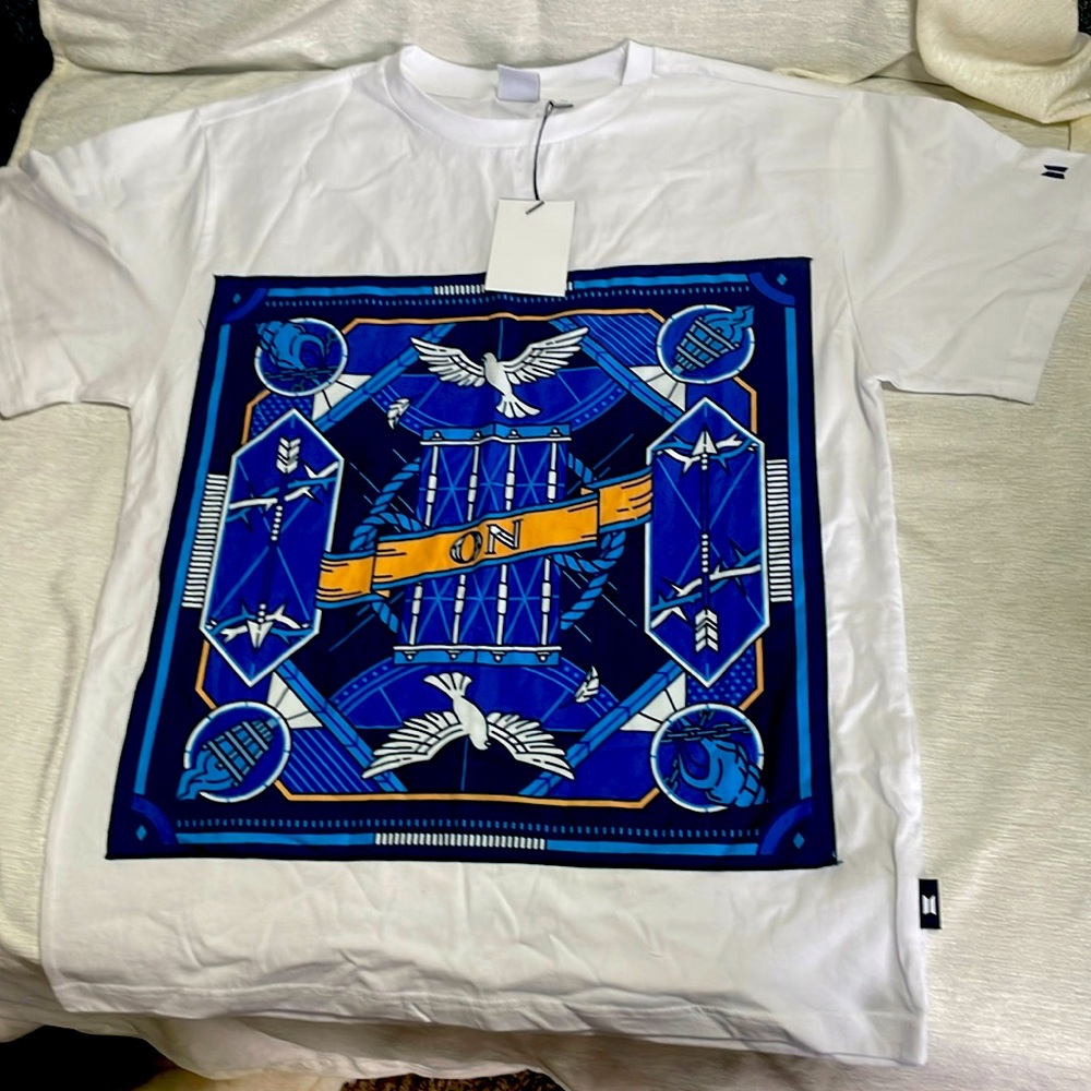 NWT AUTH BIG HIT BTS T-shirt S/S